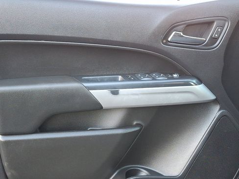 Used 2021 Chevrolet Colorado LT w/ LT Convenience Package image 13