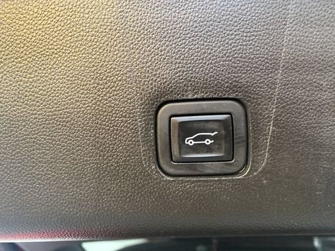 Used 2019 Chevrolet Traverse LT w/ LT Premium Package FWD image 30