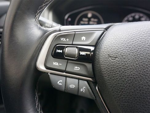 Used 2018 Honda Accord Touring image 7
