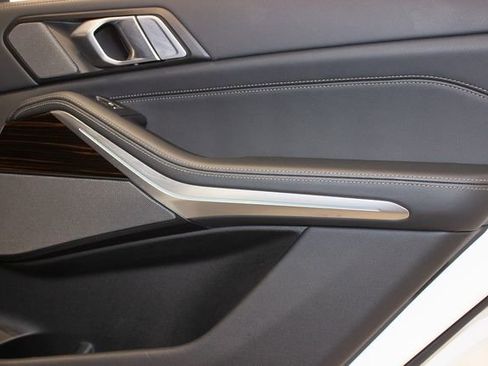 Used 2025 BMW X5 xDrive50e image 13