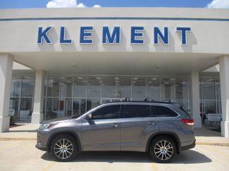 Used 2017 Toyota Highlander SE w/ Carpet Mat Package AWD/4WD video 1
