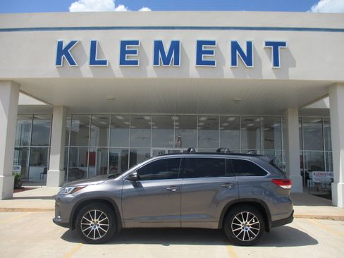 Used 2017 Toyota Highlander SE w/ Carpet Mat Package AWD/4WD image 1