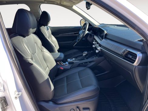 Used 2024 Kia Telluride EX w/ EX Captain's Chair Package image 17