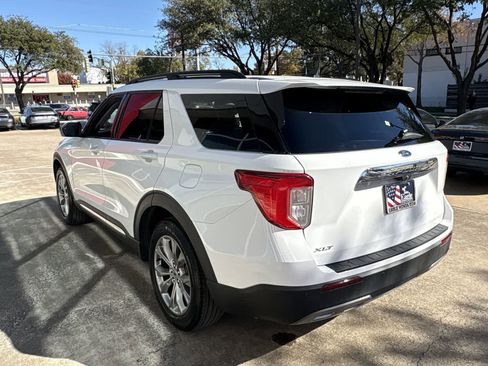 Used 2022 Ford Explorer XLT w/ Equipment Group 202A image 4