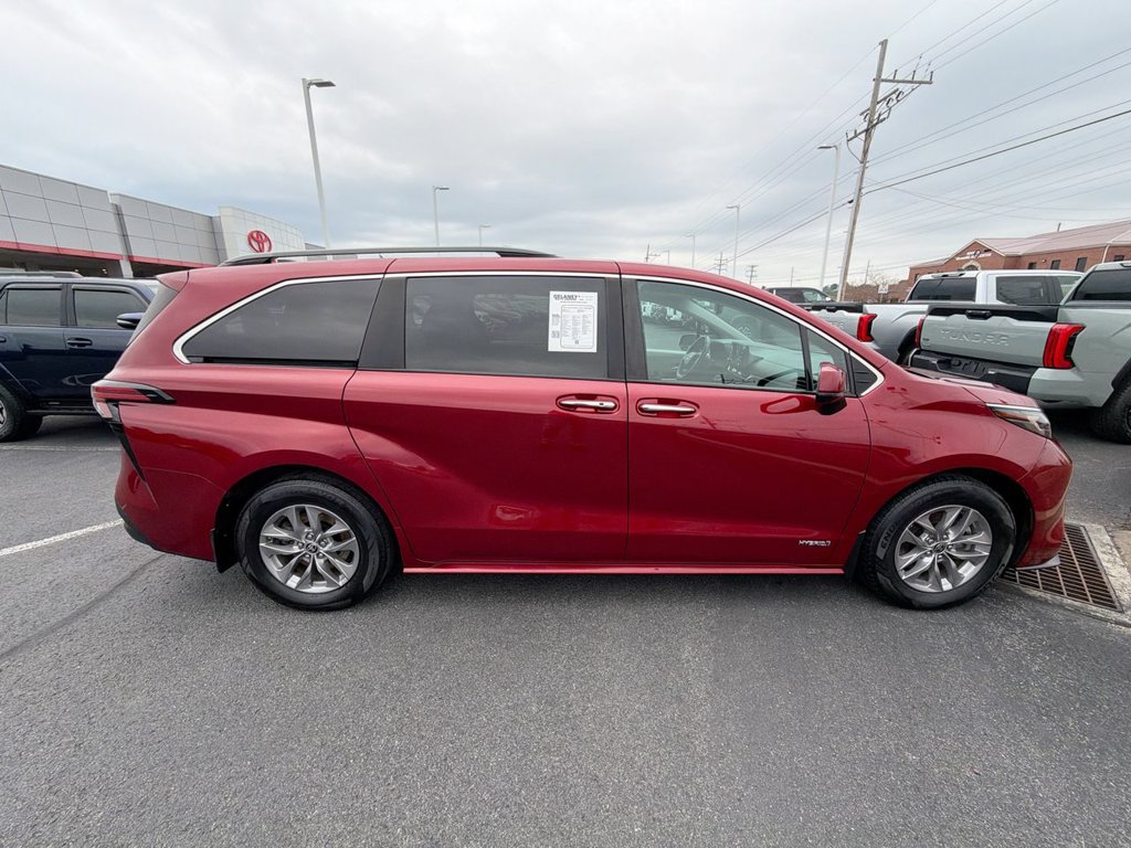 Used 2021 Toyota Sienna XLE AWD/4WD image 9