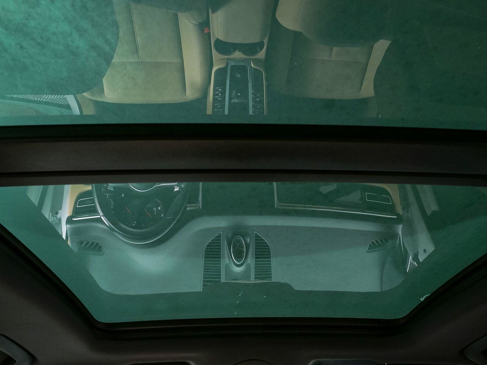 Certified 2021 Porsche Macan AWD/4WD image 21