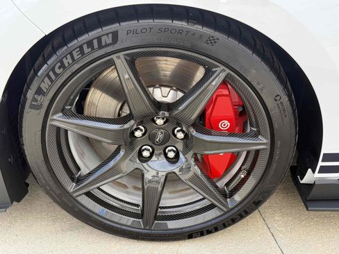 Used 2021 Ford Mustang Shelby GT500 w/ Carbon Fiber Track Pack image 5