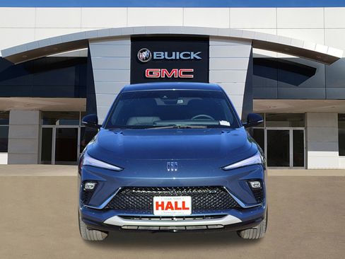 Certified 2024 Buick Envista Sport Touring w/ Convenience I Package FWD image 2