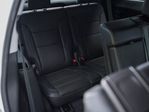 Used 2023 GMC Acadia SLT image 28