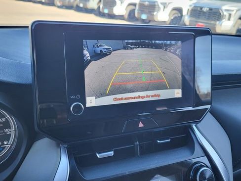 Used 2023 Toyota Venza LE image 23