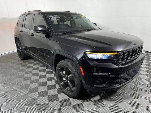 Used 2023 Jeep Grand Cherokee Limited w/ Luxury Tech Group II AWD/4WD image 3