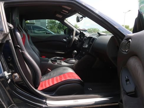 Used 2019 Nissan 370Z NISMO RWD image 18