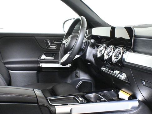 Certified 2026 Mercedes-Benz GLB 250 4MATIC image 31