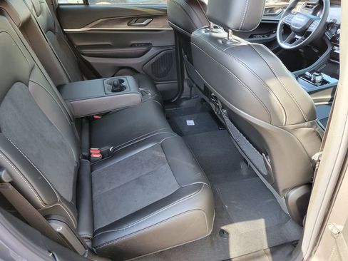 New 2026 Jeep Grand Cherokee Altitude image 17