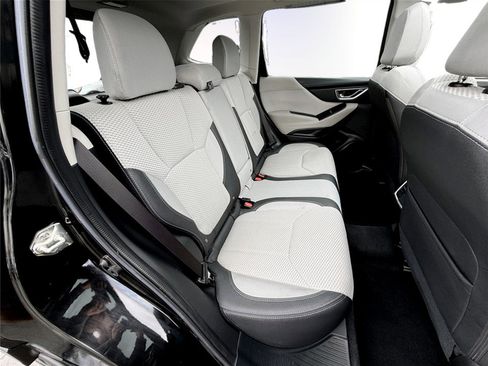 Used 2020 Subaru Forester Premium image 12