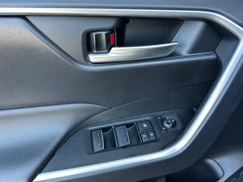 Used 2025 Toyota RAV4 XLE FWD image 11