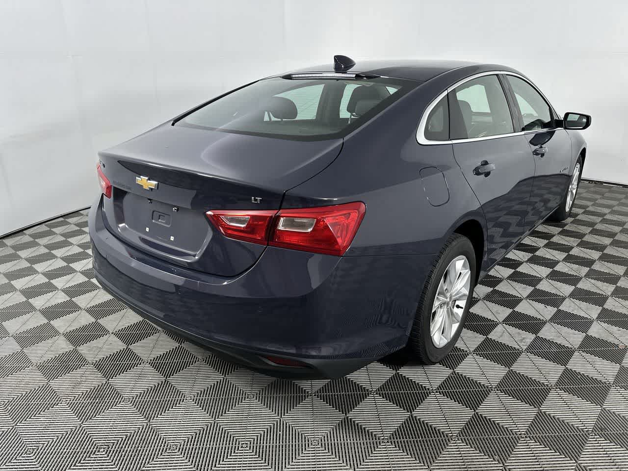 Used 2025 Chevrolet Malibu LT FWD image 8