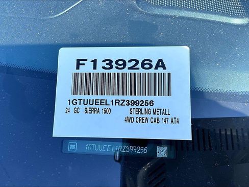 Used 2024 GMC Sierra 1500 AT4 w/ Technology Package AWD/4WD image 4