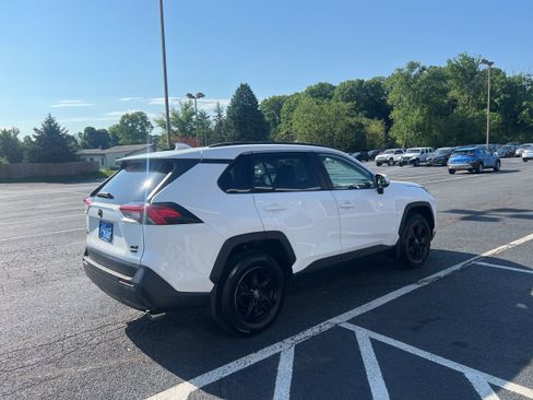 Used 2020 Toyota RAV4 XLE w/ Convenience Package AWD/4WD image 6