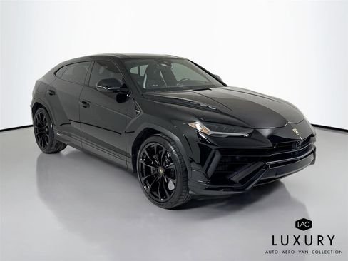 Used 2023 Lamborghini Urus S image 3