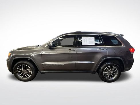 Used 2019 Jeep Grand Cherokee Laredo w/ 18" Wheel & 8.4" Radio Group RWD image 3