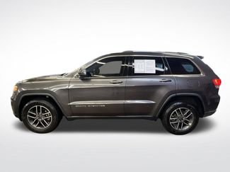 Used 2019 Jeep Grand Cherokee Laredo w/ 18" Wheel & 8.4" Radio Group RWD video 3