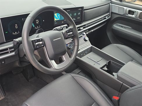Certified 2025 Hyundai Santa Fe SEL image 17
