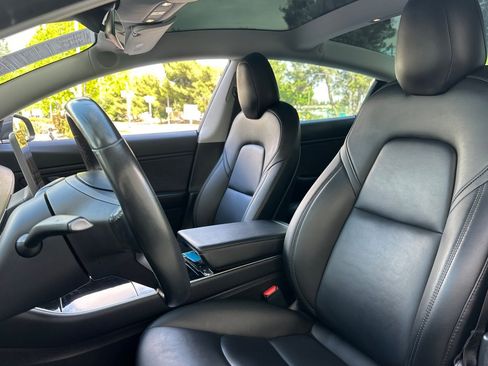 Used 2018 Tesla Model 3 Long Range image 17