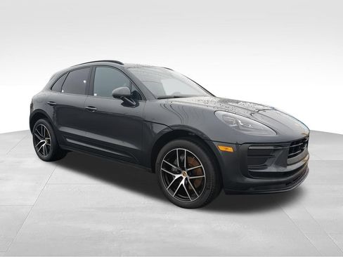 Used 2022 Porsche Macan AWD/4WD image 2