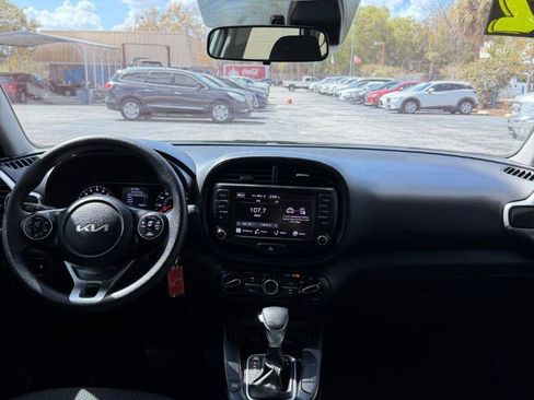 Used 2022 Kia Soul LX w/ Technology Package FWD image 4