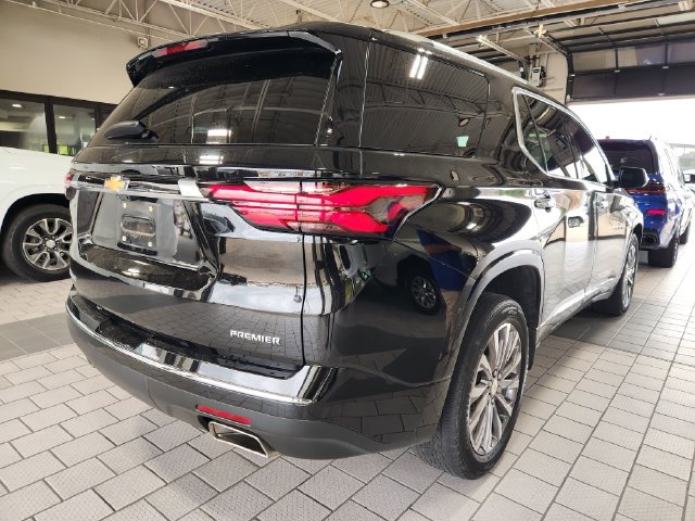 Used 2023 Chevrolet Traverse Premier FWD image 4