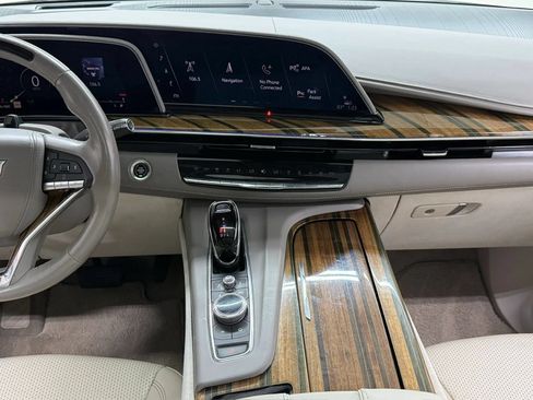 Used 2022 Cadillac Escalade ESV Premium Luxury Platinum AWD/4WD image 9
