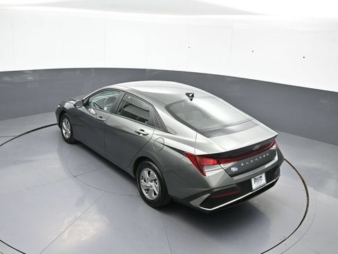 Certified 2025 Hyundai Elantra SE FWD image 38
