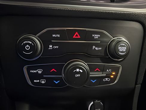 Used 2019 Dodge Charger SXT RWD image 22