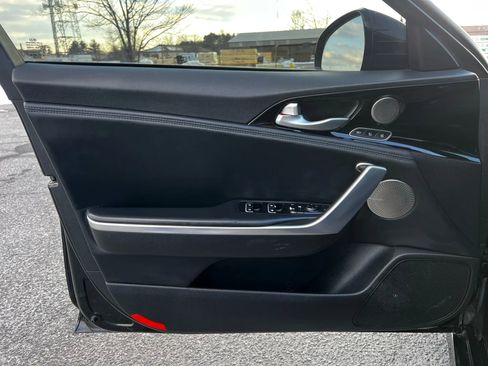 Used 2018 Kia Stinger Premium image 23