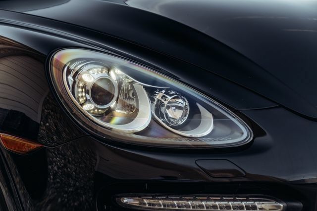 Used 2012 Porsche Cayenne Turbo AWD/4WD image 38