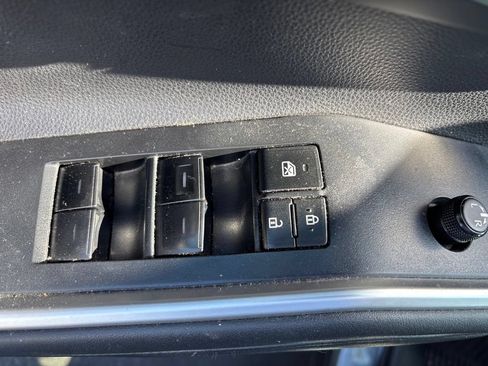 Used 2022 Toyota Highlander LE FWD image 19