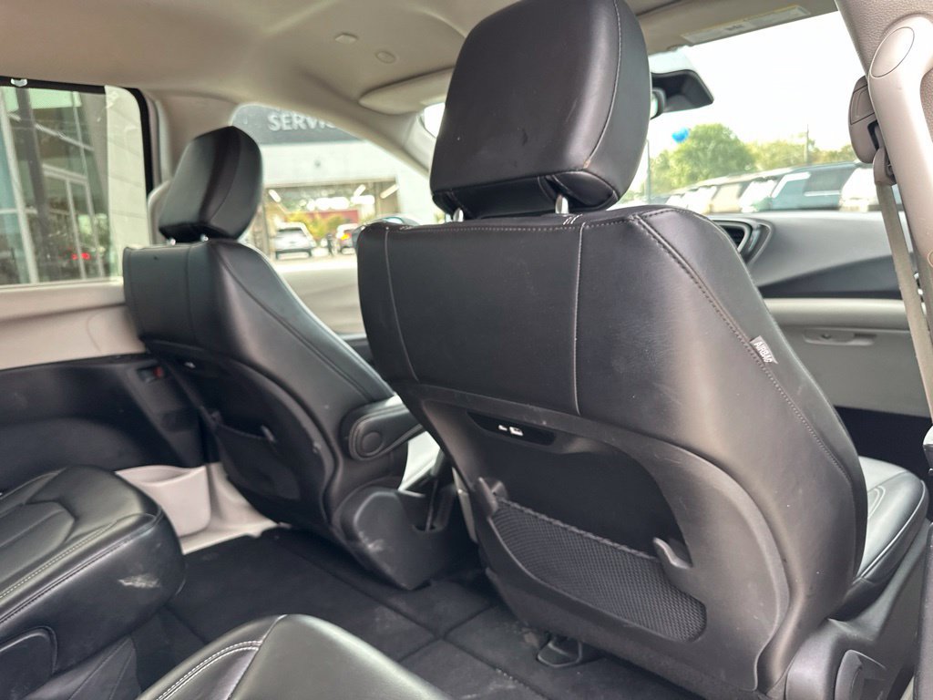 Used 2024 Chrysler Pacifica Touring-L FWD image 34