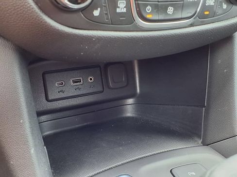 Used 2024 Chevrolet Equinox LT FWD image 13