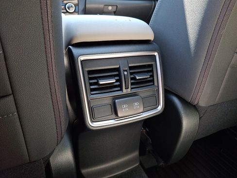 Used 2020 Subaru Forester Premium AWD/4WD image 12
