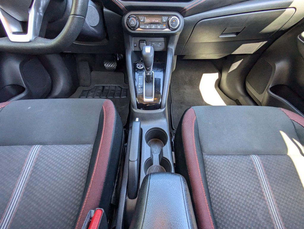 Used 2025 Nissan Versa SR FWD image 17