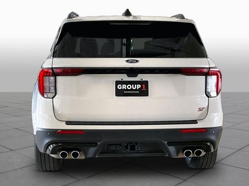 Used 2025 Ford Explorer ST AWD/4WD image 4