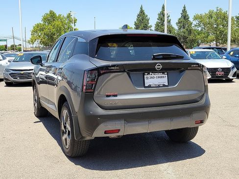 Used 2025 Nissan Kicks SV FWD image 9