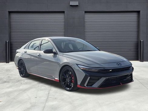 Used 2025 Hyundai Elantra N image 3