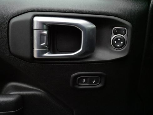 Used 2025 Jeep Wrangler Unlimited Sport AWD/4WD image 19