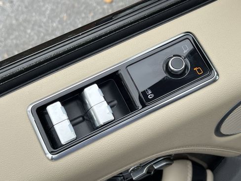 Used 2018 Land Rover Range Rover HSE image 13