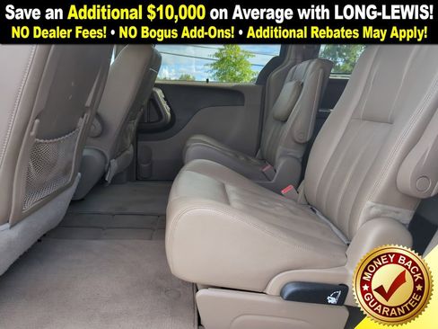 Used 2015 Chrysler Town & Country Touring-L w/ Driver Convenience Group image 16