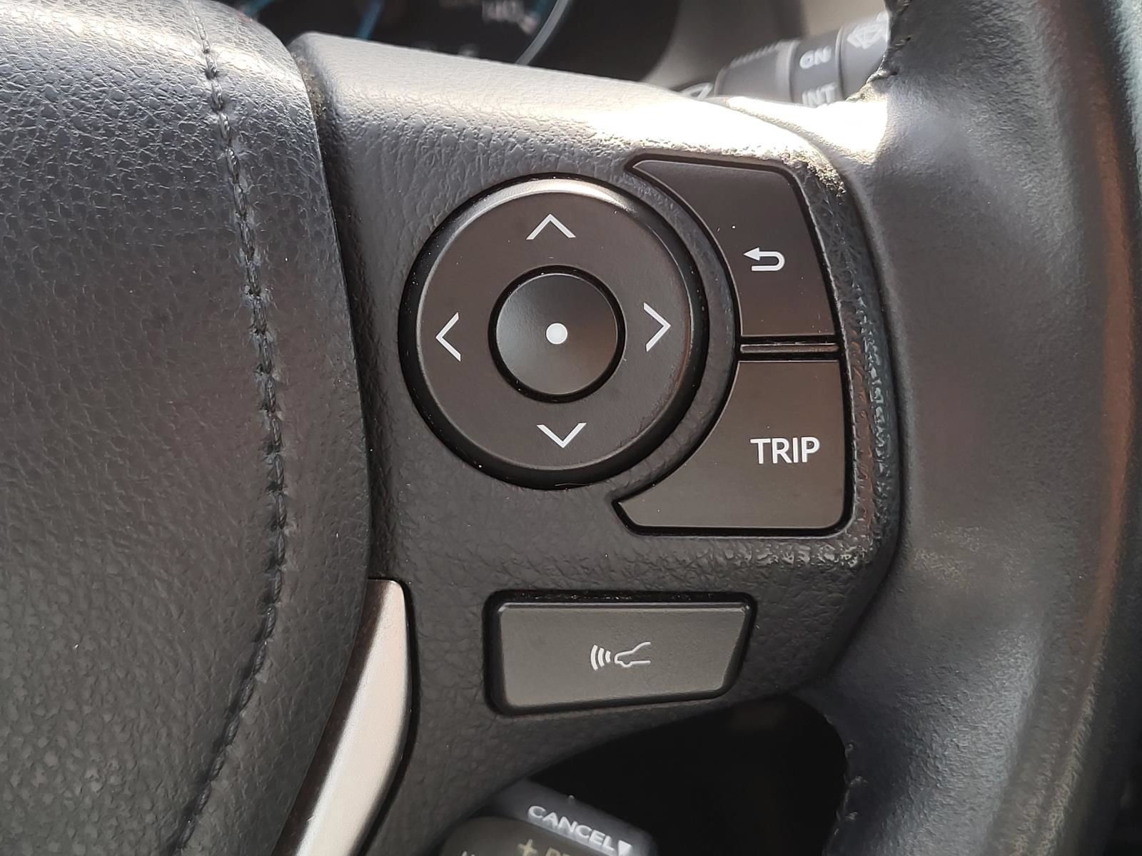 Used 2018 Toyota RAV4 XLE AWD/4WD image 30
