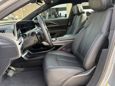 Used 2024 Cadillac Lyriq Luxury image 11