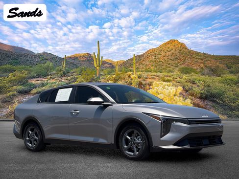 Certified 2025 Kia K4 FWD image 1